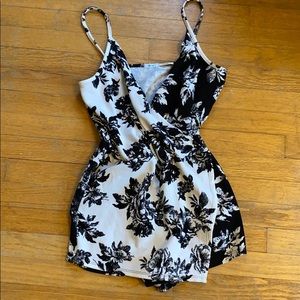 Urban Outfitters (Kimchi Blue) Romper